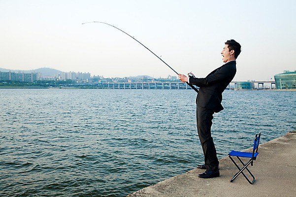 포토 JPG 주간 전신 직업 라이프스타일 남자 여유 맨라이프 의자 비즈니스 낚시 휴식 한명 서기 들기 사람 동양인 정장 빌딩 20대 성인 취미 야외 옆모습 비즈니스라이프 강 한국인 직장인 비즈니스맨 낚싯대 강가 한강 상쾌 가교 남자만 남자한명만 성인남자만 청년만 청년남자만 청년남자한명만 성인한명만 성인남자한명만 성인만 국내포토 자연요소 1 건축물 옷 감정 뷰포인트 가구 컨셉 모션 레저 서울 인종 청년 건물 생활 낚시용품 랜드마크 파일형식