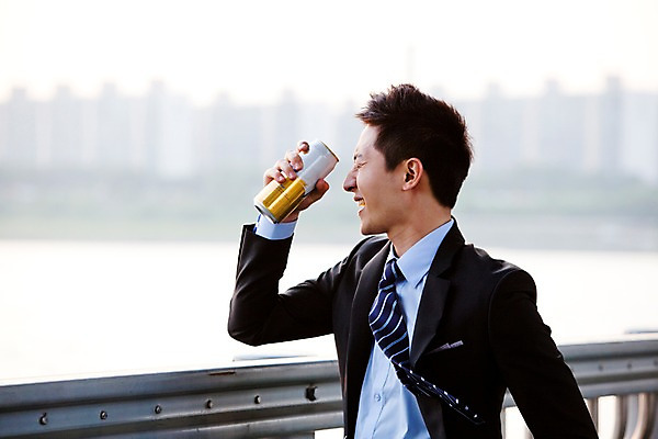 포토 JPG 주간 직업 라이프스타일 남자 여유 음료 맨라이프 비즈니스 난간 휴식 맥주 주류 한명 들기 사람 동양인 정장 상반신 20대 성인 취미 야외 옆모습 아웃포커스 비즈니스라이프 눈감음 한국인 직장인 비즈니스맨 음주 한강 상쾌 캔맥주 가교 남자만 남자한명만 성인남자만 청년만 청년남자만 청년남자한명만 성인한명만 성인남자한명만 성인만 혼족 낮술 국내포토 자연요소 1 건축물 옷 감정 뷰포인트 컨셉 모션 서울 촬영기법 인종 청년 생활 캔 랜드마크 싱글라이프 파일형식