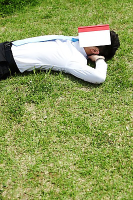 포토 JPG 주간 직업 라이프스타일 남자 맨라이프 비즈니스 휴식 한명 사람 동양인 정장 잔디 상반신 20대 성인 야외 옆모습 책 비즈니스라이프 눕기 독서 한국인 잠 직장인 비즈니스맨 상쾌 낮잠 팔베개 남자만 남자한명만 성인남자만 청년만 청년남자만 청년남자한명만 성인한명만 성인남자한명만 성인만 국내포토 자연요소 식물 1 옷 감정 뷰포인트 컨셉 모션 인종 청년 생활 파일형식
