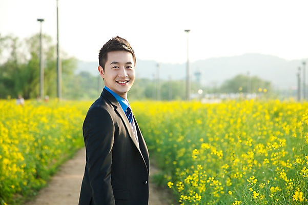 포토 JPG 주간 식물 직업 라이프스타일 남자 꽃 맨라이프 꽃밭 비즈니스 휴식 한명 미소 웃음 사람 동양인 정장 초원 상반신 20대 성인 야외 옆모습 아웃포커스 비즈니스라이프 산책 산책로 한국인 직장인 비즈니스맨 유채 상쾌 남자만 남자한명만 성인남자만 청년만 청년남자만 청년남자한명만 성인한명만 성인남자한명만 성인만 국내포토 자연요소 1 옷 감정 길 뷰포인트 컨셉 촬영기법 표정 인종 청년 생활 파일형식