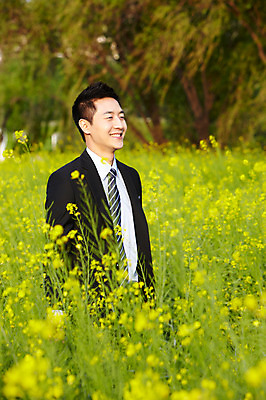 포토 JPG 주간 식물 직업 라이프스타일 응시 남자 꽃 맨라이프 꽃밭 비즈니스 휴식 한명 미소 웃음 사람 동양인 정장 초원 상반신 20대 성인 야외 옆모습 아웃포커스 비즈니스라이프 산책 한국인 직장인 비즈니스맨 유채 상쾌 남자만 남자한명만 성인남자만 청년만 청년남자만 청년남자한명만 성인한명만 성인남자한명만 성인만 국내포토 자연요소 1 시선 옷 감정 뷰포인트 컨셉 촬영기법 표정 인종 청년 생활 파일형식
