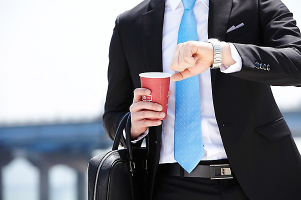 포토 JPG 주간 직업 라이프스타일 남자 커피 음료 맨라이프 서류가방 가방 비즈니스 티타임 휴식 한명 들기 사람 동양인 정장 상반신 20대 성인 야외 앞모습 아웃포커스 비즈니스라이프 한국인 시간 직장인 비즈니스맨 차 손목시계 남자만 남자한명만 성인남자만 청년만 청년남자만 청년남자한명만 성인한명만 성인남자한명만 성인만 국내포토 자연요소 1 잡화 옷 뷰포인트 시계 컨셉 장신구 모션 촬영기법 인종 청년 생활 파일형식