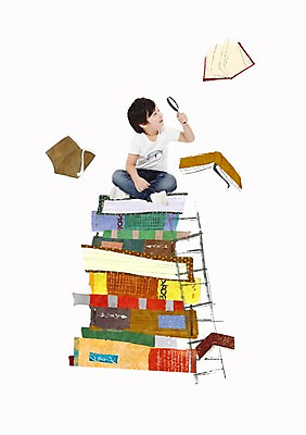 전신 PSD 편집이미지 교육 남자 포스터 어린이 사다리 돋보기 한명 미소 웃음 사람 앉기 소년 책 관찰 알림 전단 홍보물 관측 남자만 남자한명만 어린이만 소년만 소년한명만 이미지편집 1 모션 표정 도구 파일형식