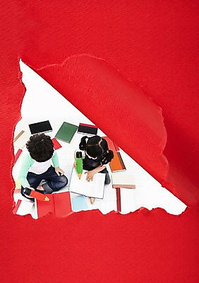 전신 PSD 편집이미지 여자 교육 남자 포스터 종이 어린이 사람 앉기 소녀 소년 두명 책 친구 독서 필기구 연필 기록 알림 전단 홍보물 찢어짐 어린이만 이미지편집 관계 모션 문구용품 학용품 파일형식