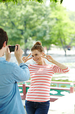 포토 JPG 주간 서양인 외국인 나무 식물 백인 한국문화 한국전통 전통 라이프스타일 커플 여자 남자 전통문화 문화 호수 커플라이프 여행 포즈 한국 서기 미소 웃음 들기 사람 손짓 20대 성인 야외 두명 앞모습 뒷모습 아웃포커스 캐주얼 여행객 카메라 사진촬영 촬영 궁전 문화재 연못 즐거움 브이 경복궁 과거 전통체험 국내여행 향원지 가교 청년만 성인만 국내포토 자연요소 동양문화 건축물 옷 감정 아시아 뷰포인트 컨셉 고건축 관계 모션 촬영기법 표정 인종 청년 생활 전자제품 체험 파일형식