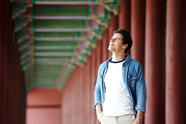 포토 JPG 주간 서양인 외국인 백인 한국문화 한국전통 전통 라이프스타일 건축물 응시 남자 전통문화 문화 여행 고건축 한국건축 한국 한명 사람 상반신 20대 성인 야외 건물 앞모습 아웃포커스 캐주얼 여행객 궁전 원근감 문화재 기둥 즐거움 단청 경복궁 과거 전통체험 국내여행 남자만 남자한명만 성인남자만 청년만 청년남자만 청년남자한명만 성인한명만 성인남자한명만 성인만 국내포토 자연요소 1 동양문화 시선 옷 건축 감정 아시아 뷰포인트 컨셉 촬영기법 인종 청년 생활 체험 파일형식