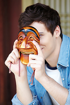 포토 JPG 주간 서양인 외국인 백인 한국문화 한국전통 전통 라이프스타일 응시 남자 전통문화 문화 여행 한국 가면 한명 들기 사람 상반신 20대 성인 야외 아웃포커스 여행객 궁전 즐거움 경복궁 과거 탈 전통체험 국내여행 양반탈 남자만 남자한명만 성인남자만 청년만 청년남자만 청년남자한명만 성인한명만 성인남자한명만 성인만 국내포토 자연요소 1 동양문화 시선 감정 아시아 컨셉 고건축 모션 촬영기법 인종 청년 생활 체험 전통탈 파일형식