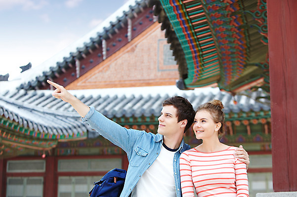 포토 JPG 주간 서양인 외국인 백인 한국문화 한국전통 전통 라이프스타일 건축물 커플 응시 여자 남자 전통문화 문화 커플라이프 여행 고건축 가방 한국건축 배낭 한국 미소 웃음 사람 손짓 상반신 20대 성인 야외 두명 건물 앞모습 아웃포커스 캐주얼 여행객 궁전 문화재 가리킴 즐거움 단청 경복궁 과거 전통체험 국내여행 청년만 성인만 국내포토 자연요소 동양문화 시선 잡화 옷 건축 감정 아시아 뷰포인트 컨셉 관계 모션 촬영기법 표정 인종 청년 생활 체험 파일형식