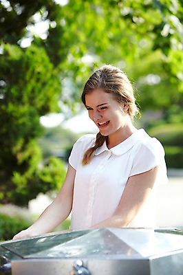 포토 JPG 주간 서양인 외국인 나무 식물 백인 라이프스타일 여자 여행 서울 한국 한명 미소 웃음 사람 상반신 20대 성인 야외 아웃포커스 캐주얼 물 여행객 남산공원 수돗물 국내여행 음수대 여자만 여자한명만 성인여자만 청년만 청년여자만 성인한명만 청년여자한명만 성인여자한명만 성인만 국내포토 자연요소 1 옷 아시아 촬영기법 표정 인종 청년 생활 남산 파일형식