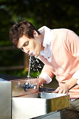 포토 JPG 주간 서양인 외국인 백인 라이프스타일 남자 여행 서울 한국 물줄기 한명 서기 사람 20대 성인 야외 아웃포커스 캐주얼 물 여행객 마시기 먹기 수도꼭지 남산공원 수돗물 국내여행 음수대 남자만 남자한명만 성인남자만 청년만 청년남자만 청년남자한명만 성인한명만 성인남자한명만 성인만 국내포토 자연요소 1 옷 아시아 모션 촬영기법 인종 청년 생활 남산 파일형식