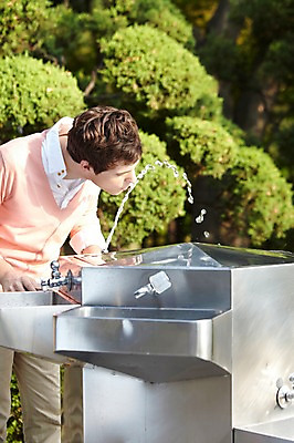 포토 JPG 주간 서양인 외국인 백인 라이프스타일 남자 여행 서울 한국 물줄기 한명 서기 사람 20대 성인 야외 아웃포커스 캐주얼 물 여행객 마시기 먹기 수도꼭지 남산공원 수돗물 국내여행 음수대 남자만 남자한명만 성인남자만 청년만 청년남자만 청년남자한명만 성인한명만 성인남자한명만 성인만 국내포토 자연요소 1 옷 아시아 모션 촬영기법 인종 청년 생활 남산 파일형식