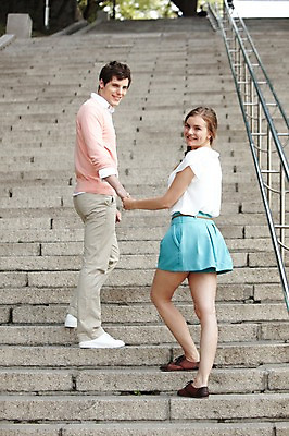 포토 JPG 주간 전신 서양인 외국인 백인 라이프스타일 커플 여자 남자 여행 난간 서울 한국 서기 미소 웃음 사람 20대 성인 야외 두명 옆모습 아웃포커스 캐주얼 여행객 계단 손잡기 남산 남산공원 국내여행 청년만 성인만 국내포토 자연요소 옷 아시아 뷰포인트 관계 모션 촬영기법 표정 인종 청년 생활 랜드마크 파일형식