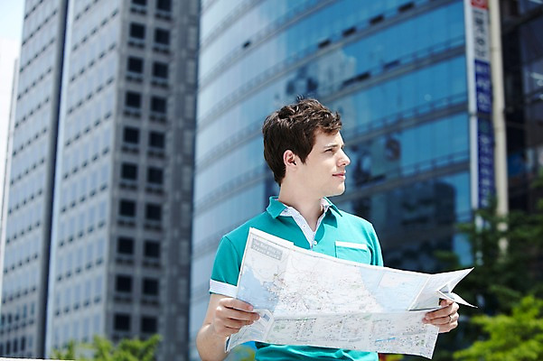 포토 JPG 주간 서양인 외국인 백인 라이프스타일 응시 남자 여행 지도 서울 한국 한명 들기 사람 빌딩 상반신 20대 성인 야외 앞모습 아웃포커스 캐주얼 여행객 도시 청계천 여행지도 국내여행 남자만 남자한명만 성인남자만 청년만 청년남자만 청년남자한명만 성인한명만 성인남자한명만 성인만 국내포토 자연요소 1 시선 옷 아시아 뷰포인트 모션 촬영기법 인종 청년 건물 생활 강 랜드마크 파일형식