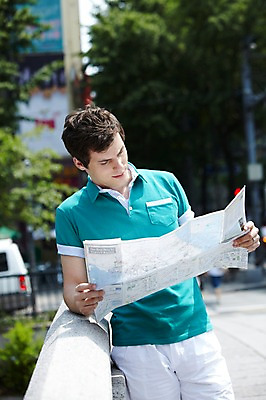 포토 JPG 주간 서양인 외국인 나무 식물 백인 라이프스타일 응시 남자 여행 지도 난간 서울 한국 한명 서기 들기 사람 20대 성인 야외 앞모습 아웃포커스 캐주얼 여행객 도시 청계천 여행지도 국내여행 남자만 남자한명만 성인남자만 청년만 청년남자만 청년남자한명만 성인한명만 성인남자한명만 성인만 국내포토 자연요소 1 시선 옷 아시아 뷰포인트 모션 촬영기법 인종 청년 생활 강 랜드마크 파일형식