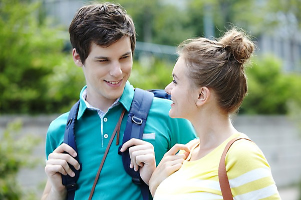 포토 JPG 주간 서양인 외국인 나무 식물 백인 라이프스타일 커플 여자 남자 커플라이프 여행 가방 배낭 서울 한국 미소 웃음 사람 상반신 20대 성인 야외 두명 아웃포커스 캐주얼 여행객 마주보기 도시 청계천 국내여행 청년만 성인만 국내포토 자연요소 잡화 옷 아시아 관계 모션 촬영기법 표정 인종 청년 생활 강 랜드마크 파일형식