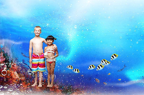 전신 PSD 편집이미지 계절 여자 남자 수영복 여유 어린이 바다 다수 휴가 어류 서기 미소 웃음 사람 소녀 소년 두명 여름 여름휴가 바캉스 바닷속 바다동물 해조류 시원함 어린이만 이미지편집 동물 옷 감정 모션 표정 수중 수중동물 해양식물 파일형식 여름_계절