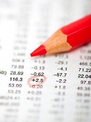 포토 JPG 스튜디오촬영 기호 컬러 비즈니스 표시 색연필 근접촬영 사람없음 아웃포커스 빨간색 경제 필기구 숫자 연필 시세 원형 표 주식 플러스 하이픈 하락 상승 주가 주식거래 주식표 국내포토 도형 문자 뷰포인트 컨셉 그래프 문구용품 학용품 촬영기법 실내 금융 거래 파일형식