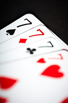 포토 JPG 스튜디오촬영 모양 문자 기호 컬러 무늬 실내 근접촬영 사람없음 아웃포커스 빨간색 숫자 놀이용품 검은색 게임 하트 트럼프 도박 오브젝트 카지노 다이아몬드 포커 스페이스 7 국내포토 도형 뷰포인트 놀이 촬영기법 내부 보석 파일형식