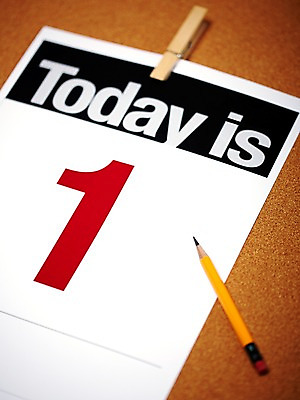 포토 JPG 스튜디오촬영 1 영어 실내 집게 사람없음 공휴일 필기구 숫자 연필 달력 도구 날짜 오브젝트 주말 오늘 국내포토 문자 기념일 문구용품 학용품 내부 파일형식