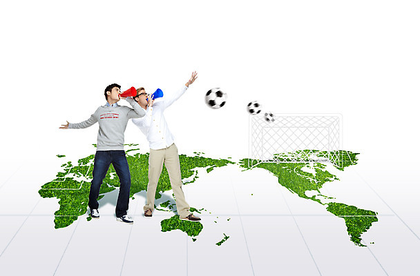 전신 PSD 서양인 외국인 백인 편집이미지 라이프스타일 남자 스포츠 맨라이프 세계지도 지도 축구공 공 응원 서기 미소 웃음 사람 동양인 성인 두명 세계 글로벌 파이팅 축구 확성기 외침 기쁨 응원용품 자신감 골대 나팔 축구응원 열정 축구골대 서포터즈 응원나팔 남자만 성인남자만 성인만 월드싸커 이미지편집 감정 악기 축구용품 모션 표정 인종 생활 구기 소리 오브젝트 파일형식