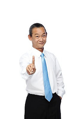 포토 JPG 스튜디오촬영 외국인 해외기획촬영 직업 라이프스타일 2012년태국 할아버지 노년 남자 포즈 비즈니스 사업가 모션 실내 한명 서기 미소 웃음 누끼 사람 동양인 정장 손짓 앞모습 비즈니스라이프 실버라이프 직장인 비즈니스맨 자신감 괴짜 60대 남자만 남자한명만 노인만 노인남자만 노인남자한명만 국내포토 1 옷 감정 뷰포인트 컨셉 표정 인종 성인 내부 생활 성인만 파일형식