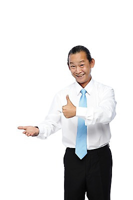 포토 JPG 스튜디오촬영 외국인 해외기획촬영 직업 라이프스타일 2012년태국 할아버지 노년 남자 포즈 비즈니스 사업가 모션 실내 한명 서기 미소 웃음 누끼 사람 동양인 정장 손짓 앞모습 비즈니스라이프 실버라이프 최고 직장인 비즈니스맨 괴짜 60대 만족 추천 권유 남자만 남자한명만 노인만 노인남자만 노인남자한명만 국내포토 1 옷 감정 뷰포인트 컨셉 표정 인종 성인 내부 생활 성인만 파일형식