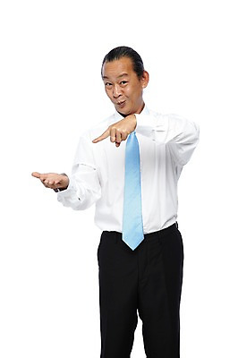 포토 JPG 스튜디오촬영 외국인 해외기획촬영 직업 라이프스타일 2012년태국 할아버지 노년 남자 포즈 비즈니스 사업가 모션 실내 한명 서기 미소 웃음 누끼 사람 동양인 정장 손짓 앞모습 비즈니스라이프 실버라이프 놀람 가리킴 직장인 비즈니스맨 괴짜 60대 추천 권유 남자만 남자한명만 노인만 노인남자만 노인남자한명만 국내포토 1 옷 감정 뷰포인트 컨셉 표정 인종 성인 내부 생활 성인만 파일형식