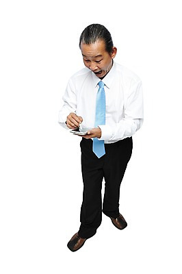 포토 JPG 스튜디오촬영 전신 외국인 해외기획촬영 직업 라이프스타일 응시 2012년태국 할아버지 노년 남자 비즈니스 사업가 실내 한명 서기 들기 누끼 사람 동양인 정장 앞모습 비즈니스라이프 실버라이프 스마트폰 핸드폰 놀람 직장인 비즈니스맨 괴짜 60대 전화기 통화 터치펜 남자만 남자한명만 노인만 노인남자만 노인남자한명만 국내포토 1 시선 옷 감정 뷰포인트 컨셉 모션 표정 인종 성인 내부 생활 전자제품 스마트기기 펜 성인만 파일형식