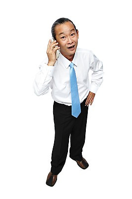 포토 JPG 스튜디오촬영 전신 외국인 해외기획촬영 직업 라이프스타일 2012년태국 할아버지 노년 남자 허리손 비즈니스 사업가 실내 한명 서기 들기 누끼 사람 동양인 정장 앞모습 비즈니스라이프 실버라이프 스마트폰 하이앵글 직장인 비즈니스맨 괴짜 60대 전화기 통화 남자만 남자한명만 노인만 노인남자만 노인남자한명만 국내포토 1 옷 뷰포인트 포즈 컨셉 모션 인종 성인 내부 생활 핸드폰 스마트기기 성인만 파일형식