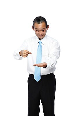 포토 JPG 스튜디오촬영 외국인 해외기획촬영 직업 라이프스타일 2012년태국 할아버지 노년 남자 포즈 비즈니스 사업가 모션 실내 한명 서기 미소 웃음 누끼 사람 동양인 정장 손짓 앞모습 비즈니스라이프 실버라이프 직장인 비즈니스맨 괴짜 60대 권유 남자만 남자한명만 노인만 노인남자만 노인남자한명만 국내포토 1 옷 뷰포인트 컨셉 표정 인종 성인 내부 생활 성인만 파일형식