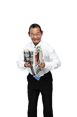 포토 JPG 스튜디오촬영 외국인 해외기획촬영 직업 라이프스타일 2012년태국 할아버지 노년 남자 감정 비즈니스 사업가 스트레스 실내 한명 서기 들기 누끼 사람 동양인 정장 앞모습 비즈니스라이프 실버라이프 분노 직장인 비즈니스맨 신문 괴짜 찡그림 신문읽기 60대 구김 남자만 남자한명만 노인만 노인남자만 노인남자한명만 국내포토 1 옷 뷰포인트 컨셉 모션 표정 인종 성인 내부 생활 간행물 뉴스 읽기 성인만 파일형식