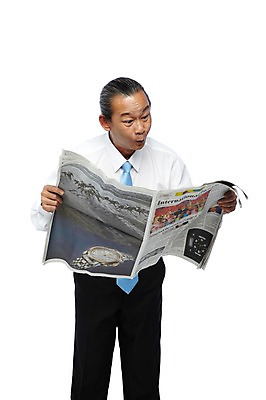 포토 JPG 스튜디오촬영 외국인 해외기획촬영 직업 라이프스타일 응시 2012년태국 할아버지 노년 남자 비즈니스 사업가 실내 한명 서기 들기 누끼 사람 동양인 정장 앞모습 비즈니스라이프 실버라이프 놀람 직장인 비즈니스맨 신문 괴짜 신문읽기 60대 남자만 남자한명만 노인만 노인남자만 노인남자한명만 국내포토 1 시선 옷 감정 뷰포인트 컨셉 모션 표정 인종 성인 내부 생활 간행물 뉴스 읽기 성인만 파일형식