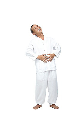 포토 JPG 스튜디오촬영 전신 외국인 해외기획촬영 전통 라이프스타일 2012년태국 할아버지 노년 남자 포즈 모션 맨발 실내 한명 서기 미소 웃음 누끼 사람 동양인 앞모습 실버라이프 눈감음 유머 괴짜 60대 전통의상 모시 모시옷 즐거움 폭소 남자만 남자한명만 노인만 노인남자만 노인남자한명만 국내포토 1 옷 감정 뷰포인트 컨셉 발 표정 인종 성인 내부 생활 직물 성인만 파일형식