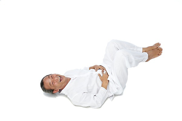 포토 JPG 스튜디오촬영 전신 외국인 해외기획촬영 전통 라이프스타일 2012년태국 할아버지 노년 남자 포즈 모션 맨발 실내 한명 미소 웃음 누끼 사람 동양인 옆모습 실버라이프 눕기 유머 괴짜 60대 전통의상 모시 모시옷 즐거움 폭소 남자만 남자한명만 노인만 노인남자만 노인남자한명만 국내포토 1 옷 감정 뷰포인트 컨셉 발 표정 인종 성인 내부 생활 직물 성인만 파일형식