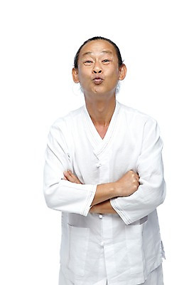 포토 JPG 스튜디오촬영 외국인 해외기획촬영 전통 라이프스타일 2012년태국 할아버지 노년 남자 포즈 장난 실내 표정 한명 누끼 사람 동양인 상반신 앞모습 실버라이프 팔짱 괴짜 60대 전통의상 모시 모시옷 입내밀기 남자만 남자한명만 노인만 노인남자만 노인남자한명만 국내포토 1 옷 뷰포인트 컨셉 모션 인종 성인 내부 생활 직물 성인만 파일형식