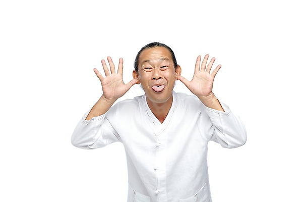 포토 JPG 스튜디오촬영 외국인 해외기획촬영 전통 라이프스타일 2012년태국 할아버지 노년 남자 포즈 장난 모션 실내 한명 누끼 사람 동양인 손짓 상반신 앞모습 실버라이프 유머 괴짜 60대 전통의상 모시 모시옷 메롱 놀림 남자만 남자한명만 노인만 노인남자만 노인남자한명만 국내포토 1 옷 감정 뷰포인트 컨셉 인종 성인 내부 생활 직물 성인만 파일형식