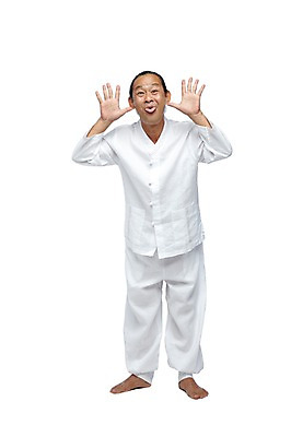 포토 JPG 스튜디오촬영 전신 외국인 해외기획촬영 전통 라이프스타일 2012년태국 할아버지 노년 남자 포즈 장난 모션 맨발 실내 한명 서기 누끼 사람 동양인 손짓 앞모습 실버라이프 유머 괴짜 60대 전통의상 모시 모시옷 메롱 놀림 남자만 남자한명만 노인만 노인남자만 노인남자한명만 국내포토 1 옷 감정 뷰포인트 컨셉 발 인종 성인 내부 생활 직물 성인만 파일형식