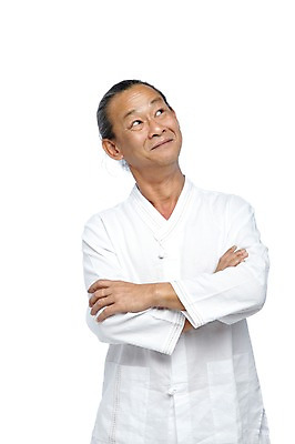 포토 JPG 스튜디오촬영 외국인 해외기획촬영 전통 라이프스타일 응시 2012년태국 할아버지 노년 남자 포즈 실내 한명 미소 웃음 누끼 사람 동양인 상반신 앞모습 실버라이프 팔짱 괴짜 60대 전통의상 모시 모시옷 남자만 남자한명만 노인만 노인남자만 노인남자한명만 국내포토 1 시선 옷 뷰포인트 컨셉 모션 표정 인종 성인 내부 생활 직물 성인만 파일형식