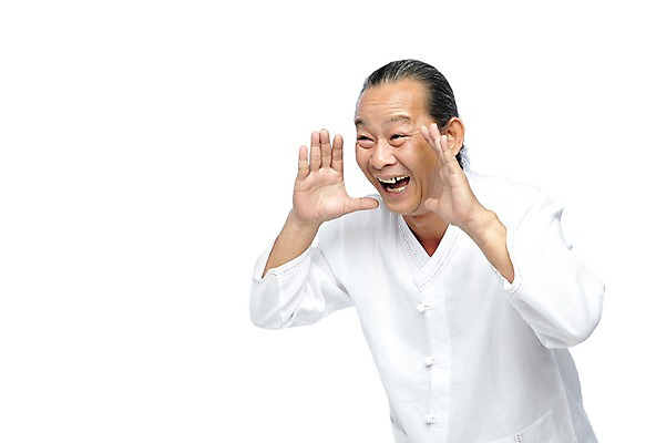 포토 JPG 스튜디오촬영 외국인 해외기획촬영 전통 라이프스타일 응시 2012년태국 할아버지 노년 남자 포즈 모션 실내 한명 미소 웃음 누끼 사람 동양인 손짓 상반신 실버라이프 외침 괴짜 60대 전통의상 모시 모시옷 알림 남자만 남자한명만 노인만 노인남자만 노인남자한명만 국내포토 1 시선 옷 컨셉 표정 인종 성인 내부 생활 소리 직물 성인만 파일형식