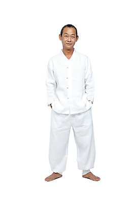 포토 JPG 스튜디오촬영 전신 외국인 해외기획촬영 전통 라이프스타일 2012년태국 할아버지 노년 남자 포즈 맨발 실내 한명 서기 누끼 사람 동양인 앞모습 실버라이프 괴짜 60대 전통의상 모시 모시옷 남자만 남자한명만 노인만 노인남자만 노인남자한명만 국내포토 1 옷 뷰포인트 컨셉 모션 발 인종 성인 내부 생활 직물 성인만 파일형식