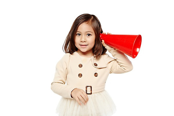 포토 JPG 스튜디오촬영 외국인 해외기획촬영 라이프스타일 2012년태국 원피스 여자 어린이라이프 어린이 비즈니스 응원 실내 한명 미소 웃음 들기 누끼 사람 정장 소녀 상반신 앞모습 치마 귀여움 확성기 유치원 유치원생 듣기 응원용품 비즈니스우먼 체험 자신감 알림 키즈비즈니스 응원나팔 여자만 여자한명만 어린이만 소녀만 소녀한명만 국내포토 1 옷 교육 감정 뷰포인트 컨셉 모션 하의 표정 인종 내부 생활 직장인 오브젝트 파일형식