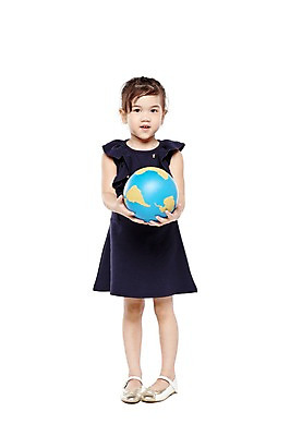 포토 JPG 스튜디오촬영 전신 외국인 해외기획촬영 라이프스타일 2012년태국 원피스 여자 어린이라이프 지구 어린이 구두 비즈니스 실내 한명 서기 들기 누끼 사람 정장 소녀 앞모습 치마 세계 글로벌 지구본 귀여움 글로벌비즈니스 유치원 유치원생 비즈니스우먼 체험 자신감 키즈비즈니스 여자만 여자한명만 어린이만 소녀만 소녀한명만 국내포토 1 옷 교육 감정 뷰포인트 신발 컨셉 모션 하의 인종 내부 생활 직장인 파일형식