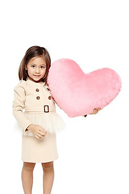 포토 JPG 스튜디오촬영 외국인 해외기획촬영 라이프스타일 2012년태국 원피스 여자 어린이라이프 어린이 쿠션 비즈니스 실내 선물 한명 서기 들기 누끼 사람 정장 소녀 앞모습 치마 귀여움 유치원 유치원생 하트 비즈니스우먼 체험 자신감 키즈비즈니스 하트쿠션 여자만 여자한명만 어린이만 소녀만 소녀한명만 국내포토 모양 1 옷 교육 감정 뷰포인트 컨셉 모션 하의 인종 내부 생활 직장인 파일형식