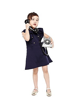 포토 JPG 스튜디오촬영 전신 외국인 해외기획촬영 라이프스타일 응시 2012년태국 원피스 여자 어린이라이프 어린이 구두 비즈니스 실내 한명 서기 들기 누끼 사람 정장 소녀 앞모습 치마 귀여움 유치원 유치원생 비즈니스우먼 체험 자신감 전화기 수화기 키즈비즈니스 통화 여자만 여자한명만 어린이만 소녀만 소녀한명만 국내포토 1 시선 옷 교육 감정 뷰포인트 신발 컨셉 모션 하의 인종 내부 생활 직장인 파일형식