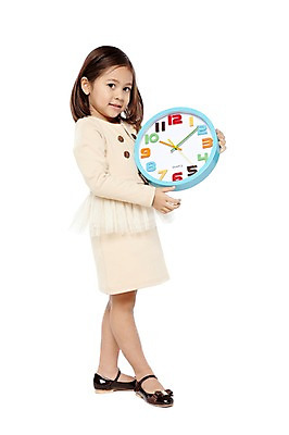 포토 JPG 스튜디오촬영 전신 외국인 해외기획촬영 라이프스타일 2012년태국 원피스 여자 어린이라이프 어린이 구두 시계 비즈니스 실내 한명 서기 미소 웃음 들기 누끼 사람 정장 소녀 옆모습 치마 귀여움 유치원 유치원생 시간 비즈니스우먼 체험 자신감 벽시계 키즈비즈니스 여자만 여자한명만 어린이만 소녀만 소녀한명만 국내포토 1 옷 교육 감정 뷰포인트 신발 컨셉 모션 하의 표정 인종 내부 생활 직장인 파일형식