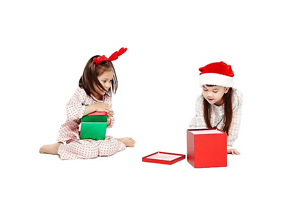 포토 JPG 스튜디오촬영 전신 외국인 해외기획촬영 모자 라이프스타일 2012년태국 여자 기념일 어린이라이프 여유 어린이 크리스마스 산타모자 실내 크리스마스선물 선물 누끼 사람 앉기 소녀 이벤트 두명 앞모습 친구 선물상자 상자 파티 귀여움 유치원 유치원생 잠옷 머리띠 오픈 호기심 파자마파티 여자만 어린이만 소녀만 국내포토 모자_잡화 잡화 옷 교육 감정 뷰포인트 컨셉 장신구 관계 모션 인종 내부 생활 파일형식