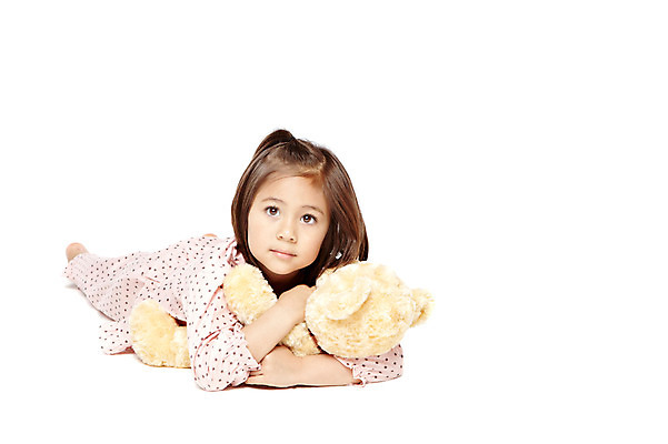 포토 JPG 스튜디오촬영 외국인 해외기획촬영 라이프스타일 응시 2012년태국 여자 어린이라이프 여유 어린이 인형 엎드리기 실내 한명 누끼 사람 소녀 앞모습 눕기 장난감 놀이용품 귀여움 유치원 유치원생 곰인형 잠옷 파자마파티 여자만 여자한명만 어린이만 소녀만 소녀한명만 국내포토 1 시선 옷 교육 감정 뷰포인트 컨셉 모션 인종 내부 생활 파티 오브젝트 파일형식