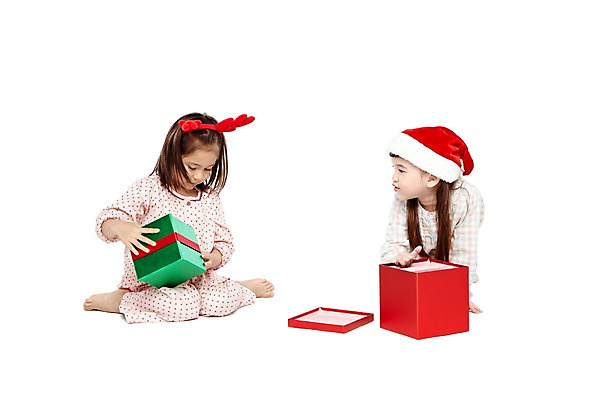 포토 JPG 스튜디오촬영 전신 외국인 해외기획촬영 모자 라이프스타일 2012년태국 여자 기념일 어린이라이프 여유 어린이 크리스마스 산타모자 실내 크리스마스선물 선물 누끼 사람 앉기 소녀 이벤트 두명 앞모습 친구 선물상자 상자 파티 귀여움 유치원 유치원생 잠옷 머리띠 오픈 호기심 파자마파티 여자만 어린이만 소녀만 국내포토 모자_잡화 잡화 옷 교육 감정 뷰포인트 컨셉 장신구 관계 모션 인종 내부 생활 파일형식