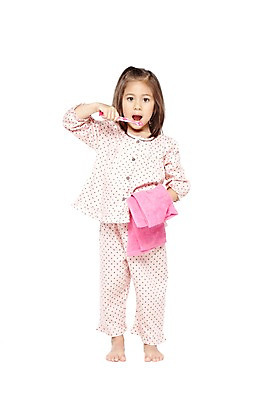 포토 JPG 스튜디오촬영 전신 외국인 해외기획촬영 라이프스타일 2012년태국 여자 어린이라이프 여유 어린이 맨발 실내 한명 서기 들기 누끼 사람 소녀 앞모습 수건 귀여움 유치원 유치원생 잠옷 양치 세수 씻기 칫솔 여자만 여자한명만 어린이만 소녀만 소녀한명만 국내포토 1 옷 교육 감정 뷰포인트 컨셉 모션 발 인종 내부 생활 위생용품 청결 파일형식