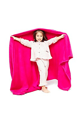 포토 JPG 스튜디오촬영 전신 외국인 해외기획촬영 라이프스타일 2012년태국 여자 어린이라이프 여유 어린이 장난 맨발 놀이 실내 한명 서기 미소 웃음 누끼 사람 소녀 앞모습 귀여움 유치원 유치원생 이불 잠옷 담요 파자마파티 여자만 여자한명만 어린이만 소녀만 소녀한명만 국내포토 1 옷 교육 감정 뷰포인트 컨셉 침구 모션 발 표정 인종 내부 생활 파티 파일형식